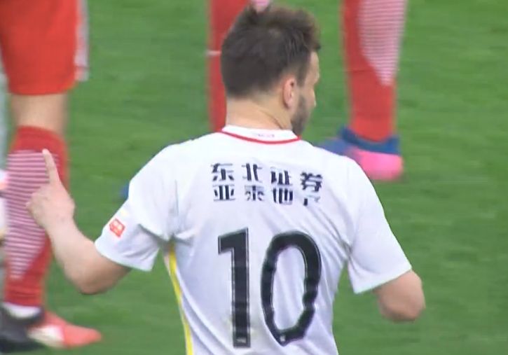 加拉格尔和切尔西的合同仅剩18个月到期，因此俱乐部要么和他续约要么将他出售。